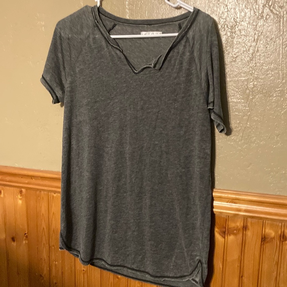 NWOT mod-o-doc Gray Relaxed V-Neck Short Sleeve Tee